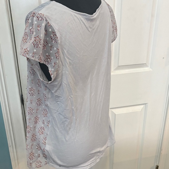 LC Lauren Conrad Floral Blouse - Light Gray and Red - Picture 4 of 4